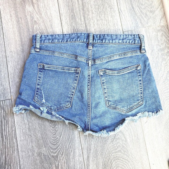 H & M cut off blue denim jeans shorts distressed classic size 4 stretch casual - Picture 2 of 4